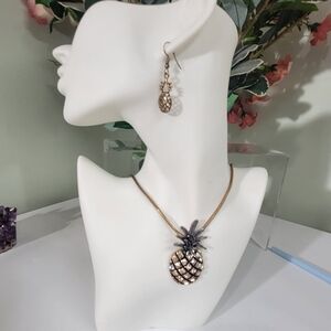 NWT 3PC ANTIQUE GOLD PINEAPPLE SET W CRYSTALS NECKLACE & EARRINGS